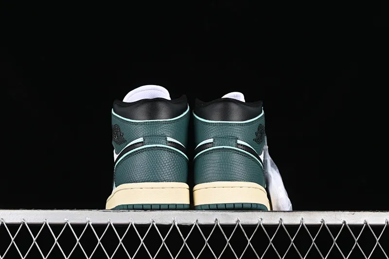 All Categories Air Jordan Jordan Series Basketball Shoes Air Jordan 1 Mid Air Jordan 1 Mid AJ1 Joe 1 Snake Print Black Green Toe Zhongbang Basketball Shoes FQ7818-100